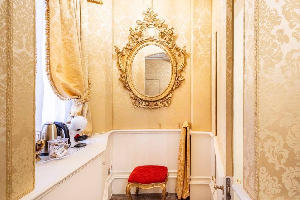 볼로냐 Ground Floor Luxe Historic Studio City Centre 아파트 외부 사진